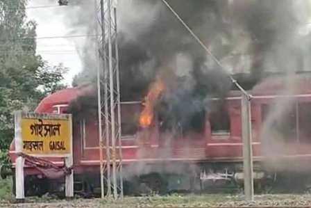 Fire breaks out in gaurd room of train