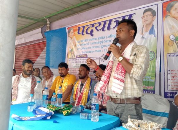 Tea garden labourers are on foot march on pf issue